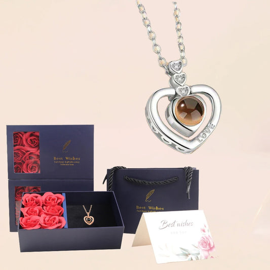 Collier à Projection " Love " - Coffret Cadeau Élégant avec 6 Rose