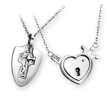 Charger l&#39;image dans la galerie, Bracelet cœur &amp; pendentif clé pour les couples - Nom personnalisé
